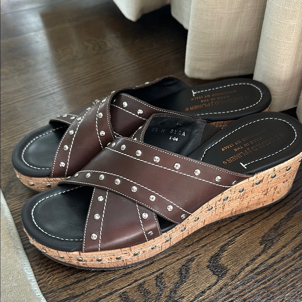 Donald J Pliner sz 8.5M great spring summer fall sandal barely worn like new
